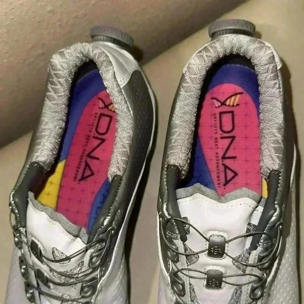 Women’s golf shoes. Size 8